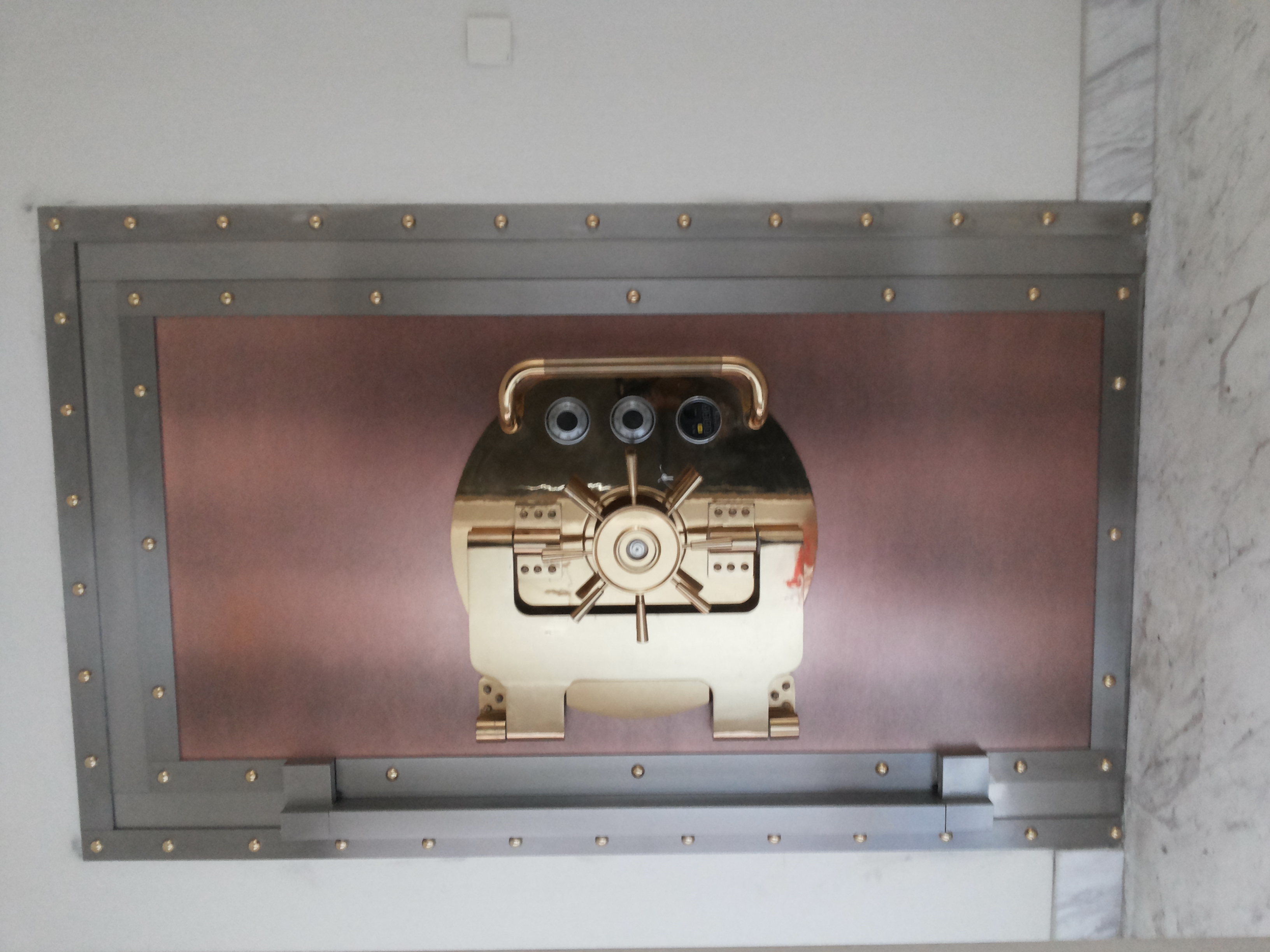 西安某私人不銹鋼金庫(kù)門安裝后效果圖